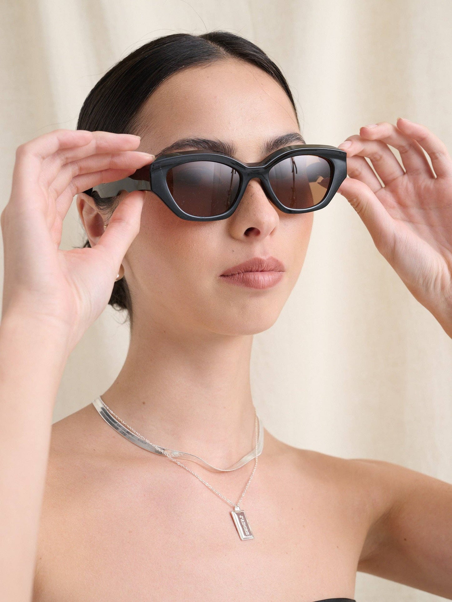 Lizzie Cat-Eye Sunglasses in Black