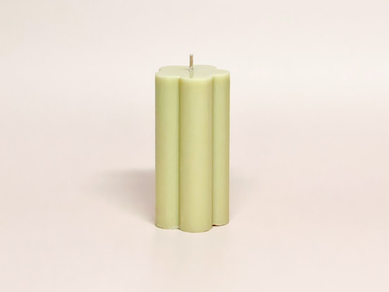 Daisy Pillar Candle