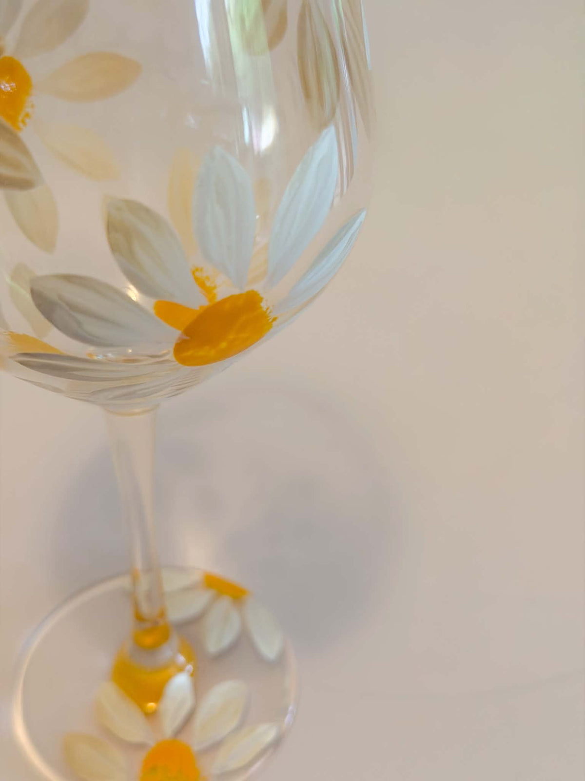 Hand-painted Wine Glass - Daisy