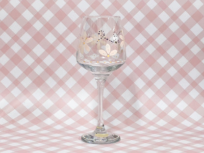 Hand-painted Wine Glass - Daisy Bee