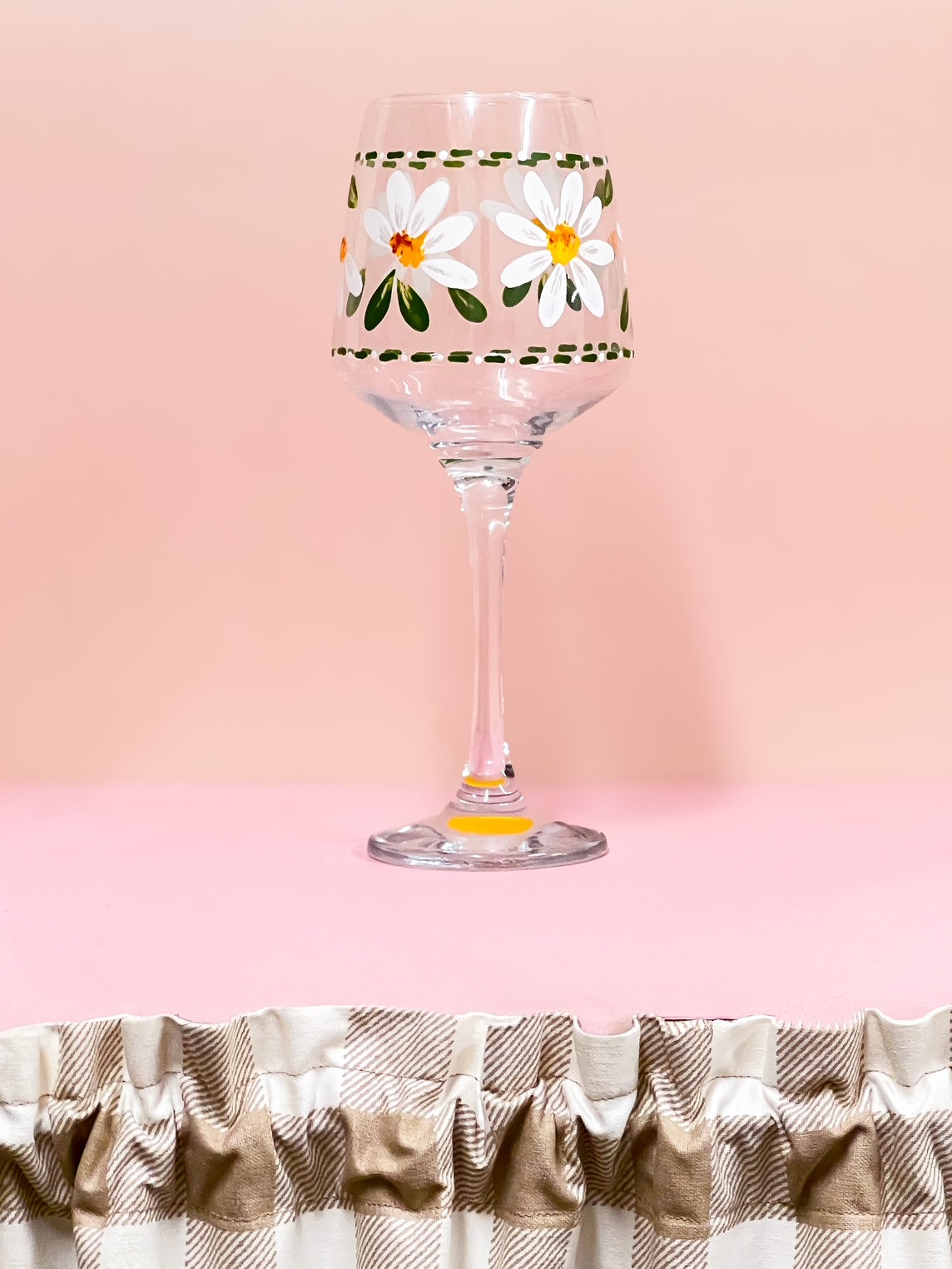 Hand-painted Wine Glass - Marguerite