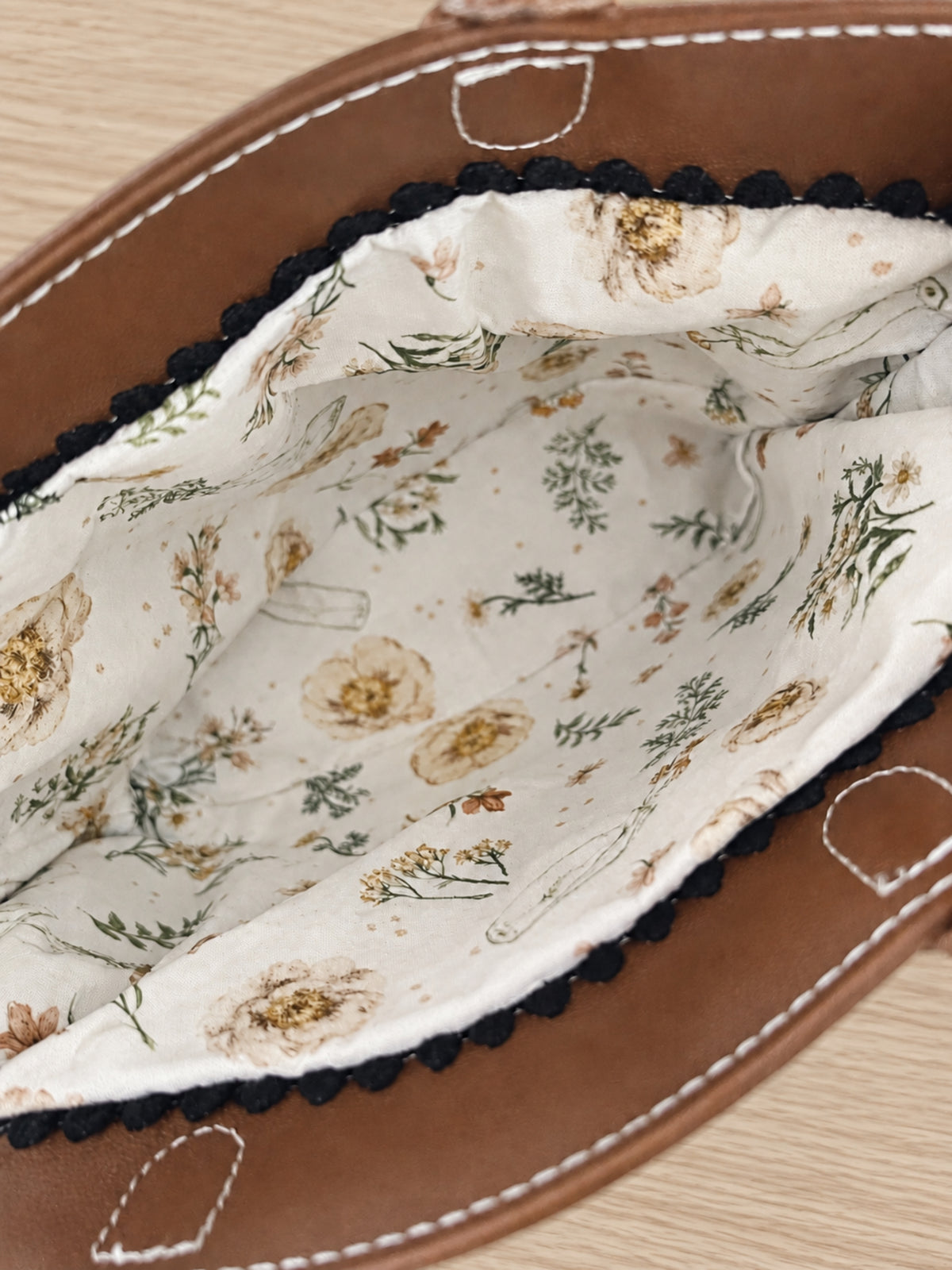 Crochet Tote Handbag | Black/Tan Wildflorals